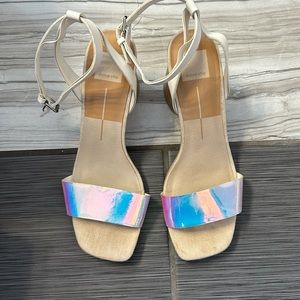 Heeled sandals with iridescent strap